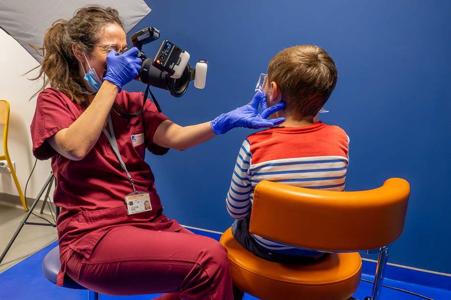  Image séance photo médicale MAFACE Necker - Prise de vue enfant bouche profil